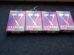 lot 10 image: 4 Magnavox Extreme Bass Ear Buds wi...