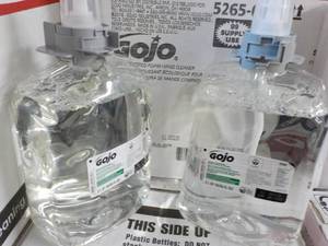 lot 39 image: 2 - 2 Liter Jugs GOJO Hand Cleanser...