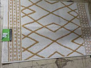 lot 74 image: New Generation Accent Rug 30 x 45...