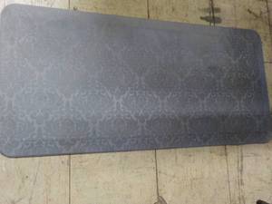 lot 75 image: Kitchen Mat 20 x 40...