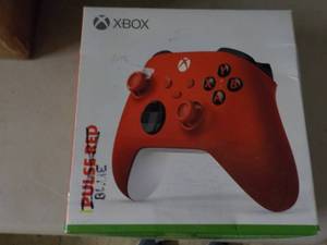 lot 207 image: Xbox Wireless Controller item is b...