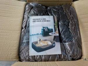 lot 275 image: Dog Bed...