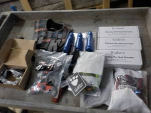lot 277 image: Pet Supplies...