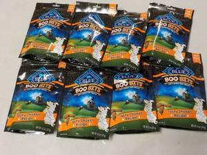 lot 304 image: 8 - 4.5 oz Bags Blue Boo Bits Dog T...