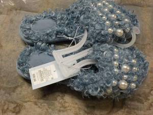 lot 171 image: Cat and Jack Slippers size 5...