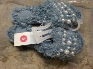 lot 172 image: Cat and Jack Slippers size 5...