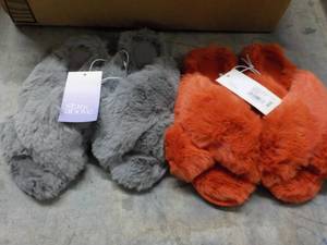 lot 174 image: 2 pair of Slippers Orange and Grey ...