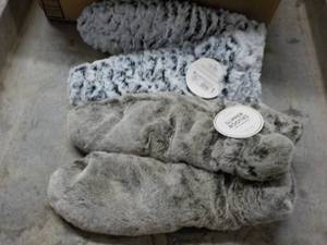 lot 175 image: 2 pair Slipper Booties both size M...