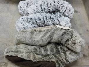 lot 176 image: 2 pair Slipper Booties both size S...