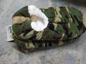 lot 177 image: Fuzzy Babba Mens Slippers size ML...