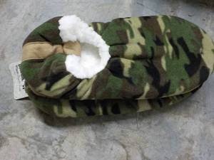 lot 178 image: Fuzzy Babba Mens Slippers size ML...
