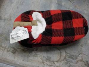 lot 179 image: Fuzzy Babba Mens Slippers size ML...