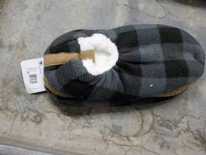 lot 181 image: Fuzzy Babba Mens Slippers size ML...