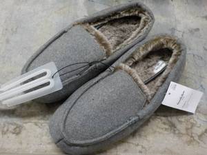 lot 185 image: Goodfellow Slippers size 1112...