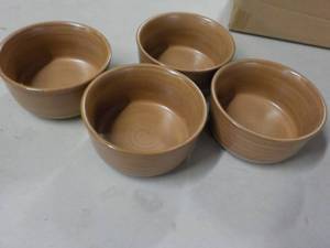 lot 186 image: 4 Hearth Hand with Magnolia Pottery...