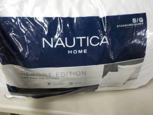 lot 193 image: Nautica Twin pack SQ Resort Editor...