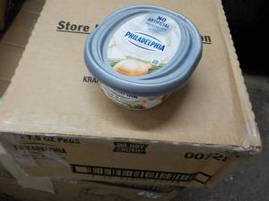 lot 344 image: 12 - 7.5 oz Tubs Philadephia Cream ...