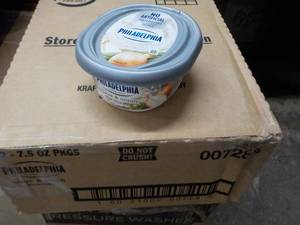 lot 346 image: 12 - 7.5 oz Tubs Philadephia Cream ...