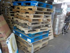 lot 497 image: 15 Wood pallets if you bid you MUST remove them tues or wed July 19 and 20
