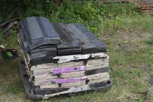 Pallet of Miore black shingles