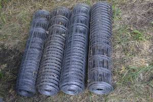 4 rolls of new wire fence 28 tall