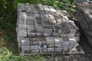 pallet of square bricks 4.75 x 4.75