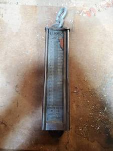 Vintage Hanson Scale Co. 100-lb scale