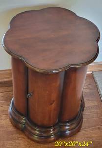 Hooker Furniture Side Table Seven Seas Series