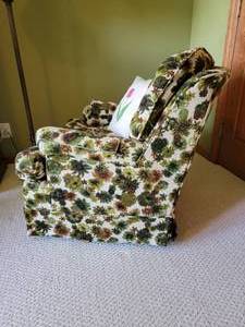 Charming Floral Swivel Armchair