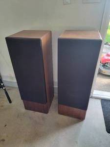 Realistic Bookshelf Speakers