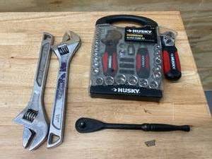lot 69 image: Lot of Husky Tools