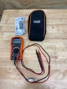 lot 94 image: KLEIN TOOLS MM300 Multimeter