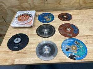 lot 115 image: Lot of Miscellaneous Blades