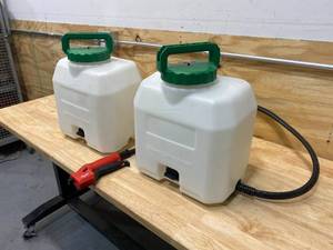 lot 125 image: MILWAUKEE Lot of 2- Sprayer Tanks (49-16-28SP)
