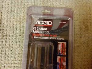 Rigid EZ change faucet tool