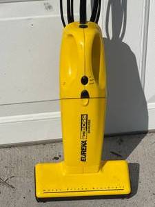 Eureka The Boss Bagless Vacuum Model 169