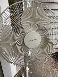 Lakewood 3 Speed Oscillating Fan Model R18
