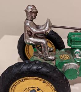 Vintage Arcade Toy Cast Iron John Deere Tractor