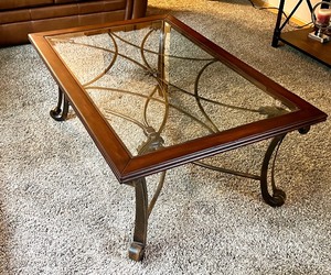 Beautiful Coffee Table with Lovely Metal Design