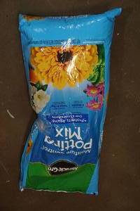 Miracle Gro Moisture Control Potting Mix