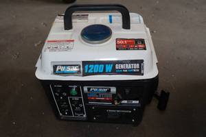Pulsar 1200W Gas Generator - REPAIR OR PARTS