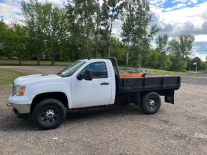 2013 GMC Sierra 3500 Duramax 4 x 4 Flatbed Pick Up Truck