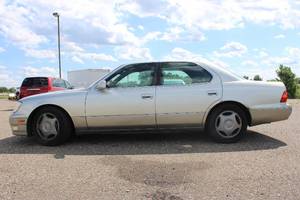 2000 Lexus LS 400