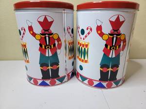 lot 34 image: 2 Vintage Nutcracker 40 Oz Tins $75 Value