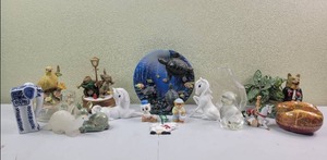 lot 65 image: Beautiful 16-Piece Collection of Vintage Decor- Mid-Century-Modern Owl, Deer, Unicorn Figurines & More