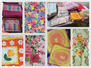 lot 70 image: Large Collection of Mid-Century-Modern Dish Towels, Oven Mitts, Pot Holders and Appliance Covers-Great for Resellers Well over $300 in Resale Value