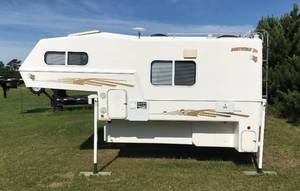2001 Northern Lite Classic Series Truck Camper