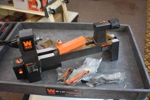 lot 3 image: Wood Lathe