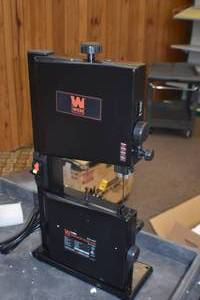 lot 8 image: 9 inch band saw
