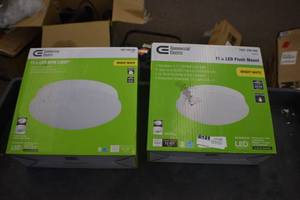 lot 27 image: Light fixtues